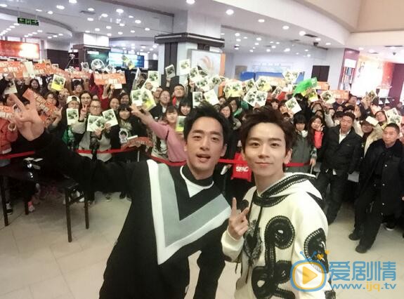 张皓宸巡回签售会照 张皓宸高清写真_张皓宸高清剧照