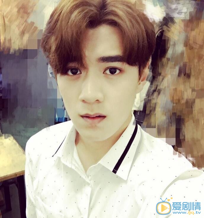 易柏辰生活照 易柏辰高清写真_易柏辰高清剧照