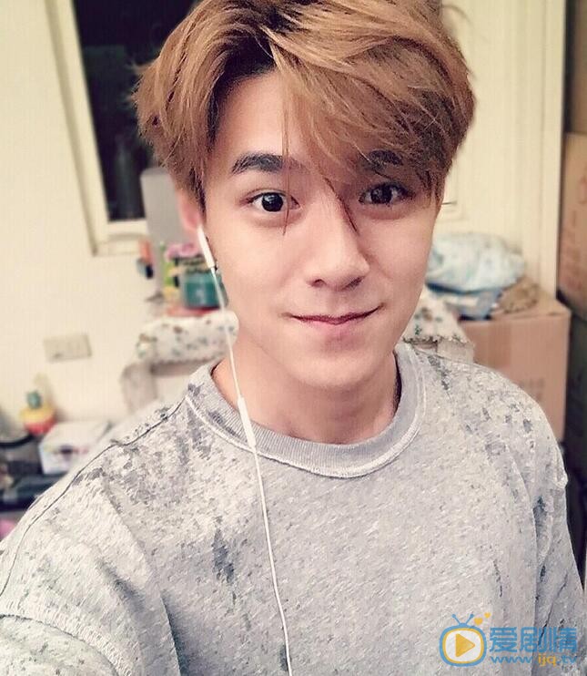 易柏辰生活照 易柏辰高清写真_易柏辰高清剧照