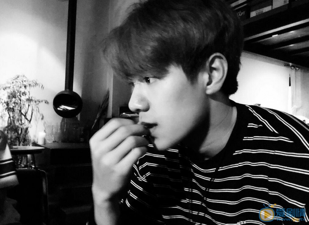 易柏辰生活照 易柏辰高清写真_易柏辰高清剧照