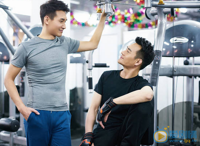  放弃我抓紧我莫凡额头上的伤疤是怎么回事？