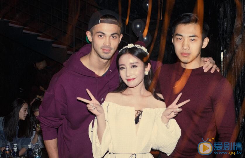 陈梦瑶与人合照 陈梦瑶高清写真_陈梦瑶高清剧照