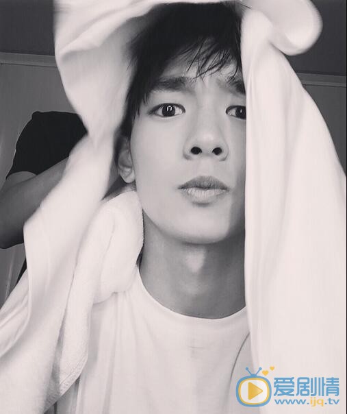 张宥浩生活照 张宥浩高清写真_张宥浩高清剧照