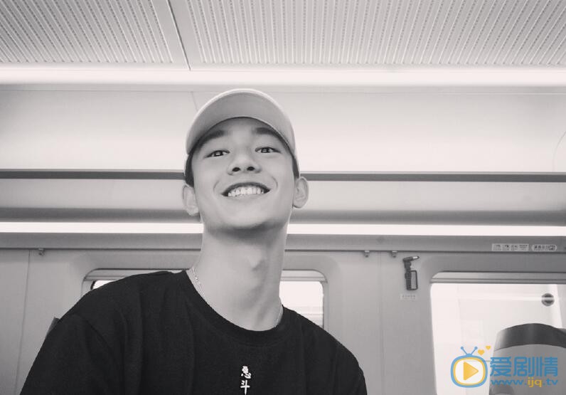 张宥浩生活照 张宥浩高清写真_张宥浩高清剧照