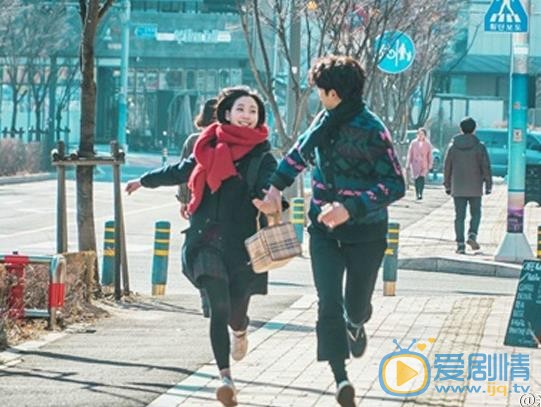 鬼怪最新剧照圣诞放送狗粮 鬼怪大叔穿彩虹衣童心满满