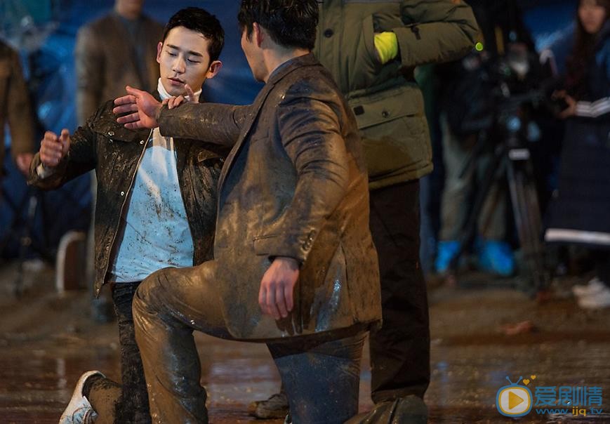 丁海寅《不夜城》剧照 丁海寅高清写真_丁海寅高清剧照