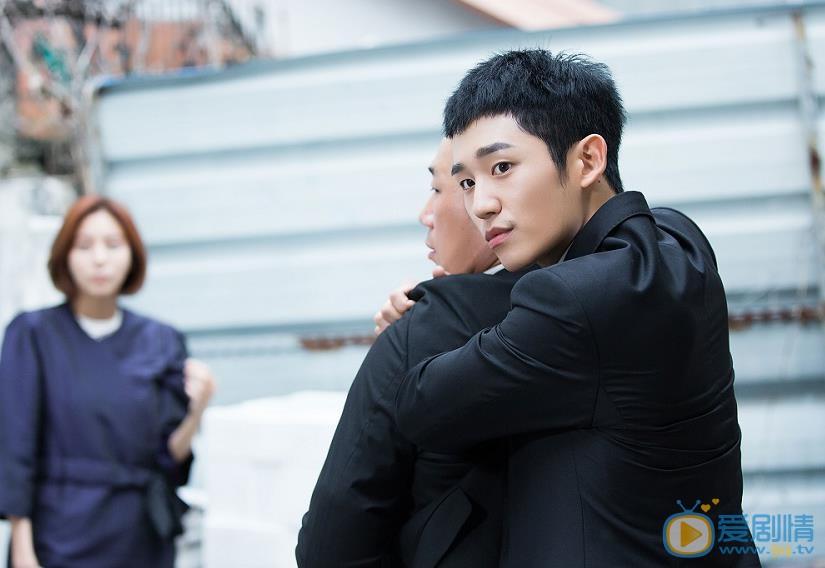 丁海寅《不夜城》剧照 丁海寅高清写真_丁海寅高清剧照