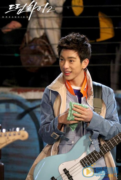 朴珍荣《dream high2》剧照 《dream high2》剧照