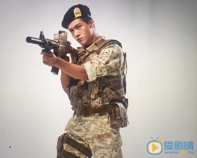 陈孝峰军装照 陈孝峰高清写真_陈孝峰高清剧照