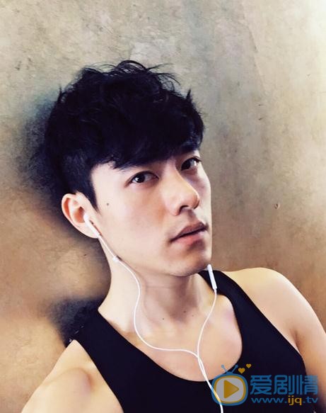 李程彬生活照 李程彬高清写真_李程彬高清剧照