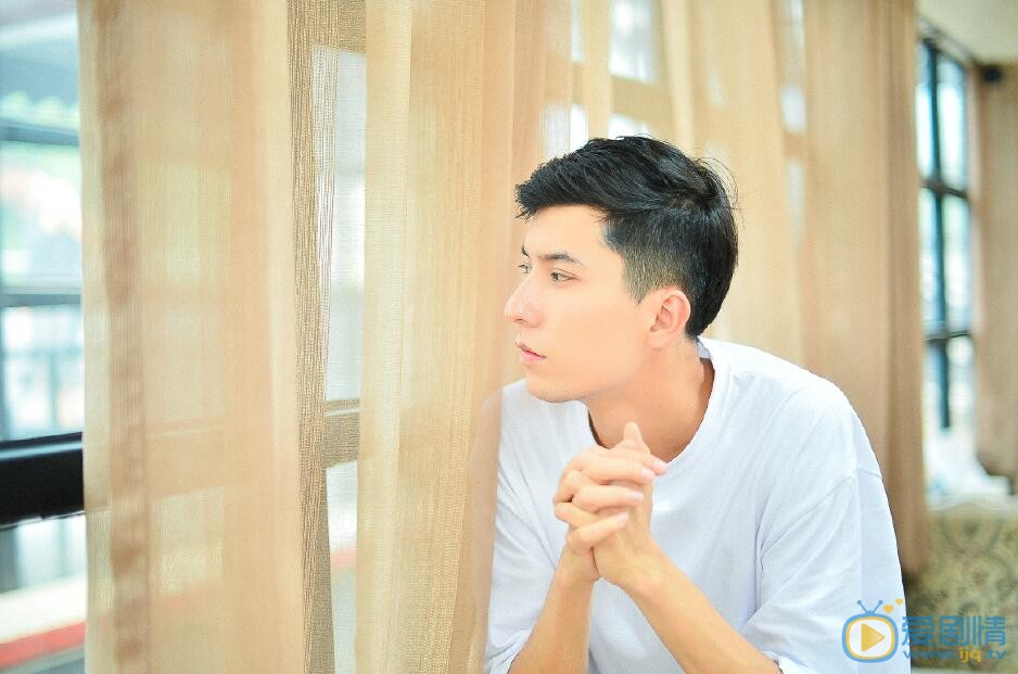 西尔扎提白衣少年 西尔扎提高清写真_西尔扎提高清剧照