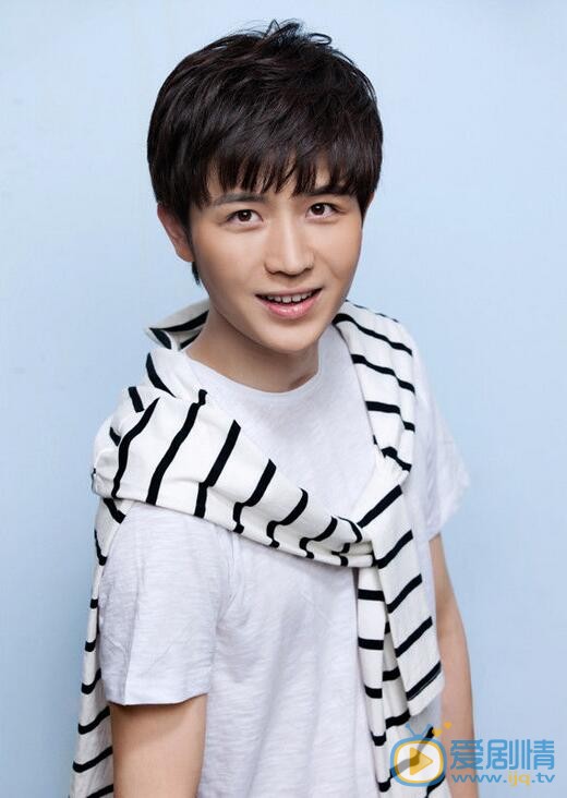 李星佑白衣少年 李星佑高清写真_李星佑高清剧照