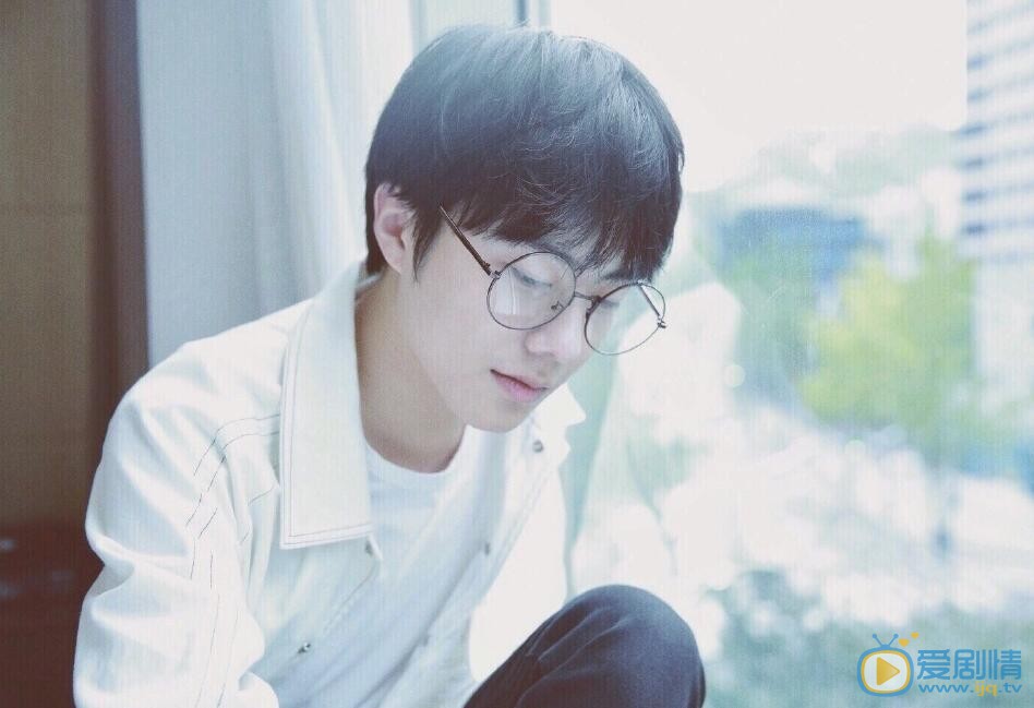 姚望白衣少年 姚望高清写真_姚望高清剧照