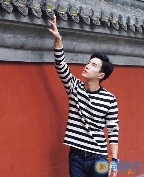 王冠逸街拍写真 王冠逸街拍