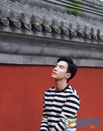 王冠逸街拍写真 王冠逸高清写真_王冠逸高清剧照