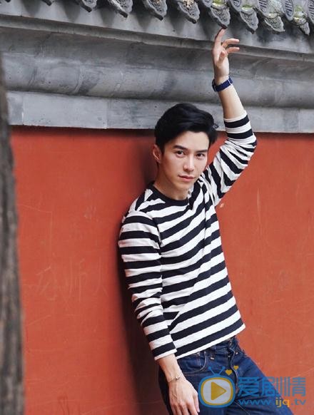 王冠逸街拍写真 王冠逸高清写真_王冠逸高清剧照