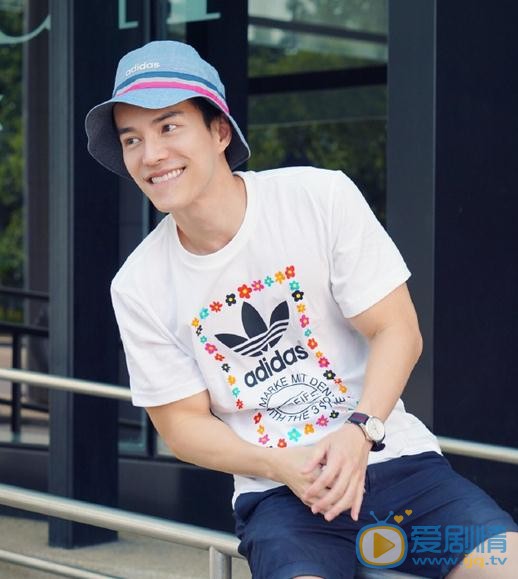 王冠逸街拍写真 王冠逸高清写真_王冠逸高清剧照