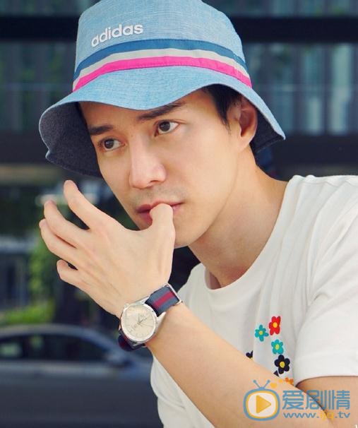 王冠逸街拍写真 王冠逸高清写真_王冠逸高清剧照