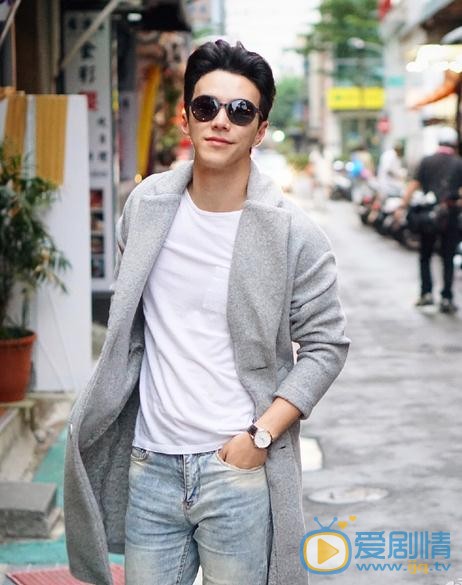 王冠逸街拍写真 王冠逸高清写真_王冠逸高清剧照