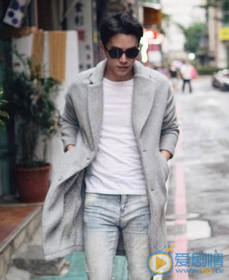 王冠逸街拍写真 王冠逸高清写真_王冠逸高清剧照