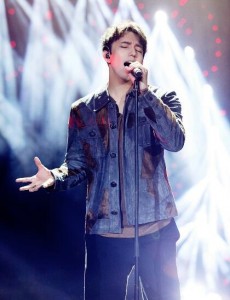 歌手迪玛希变身“摇滚boy”彩排私照曝光