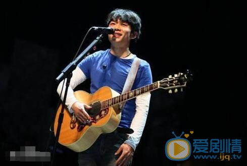 赵雷唱歌演出照 赵雷高清写真_赵雷高清剧照