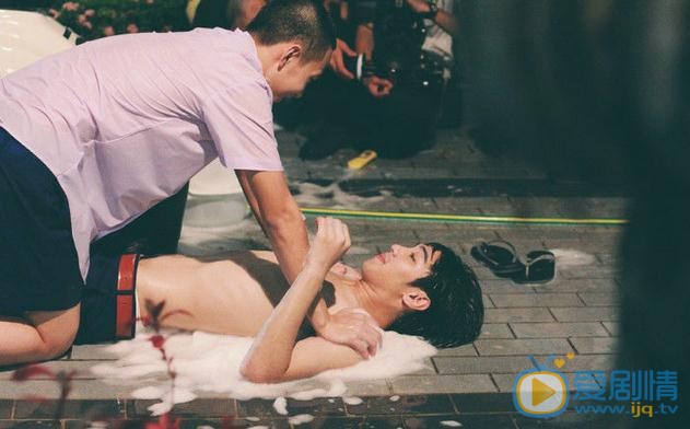 White《为爱所困》剧照 White高清写真_White高清剧照