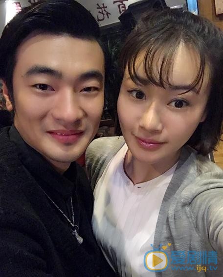 贾舒涵与人合照 贾舒涵高清写真_贾舒涵高清剧照