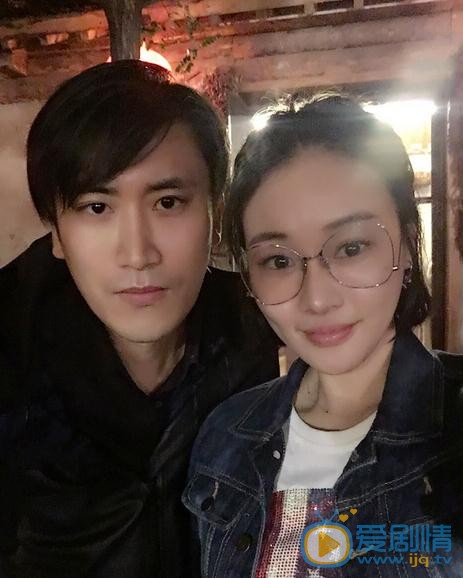 贾舒涵与人合照 贾舒涵高清写真_贾舒涵高清剧照
