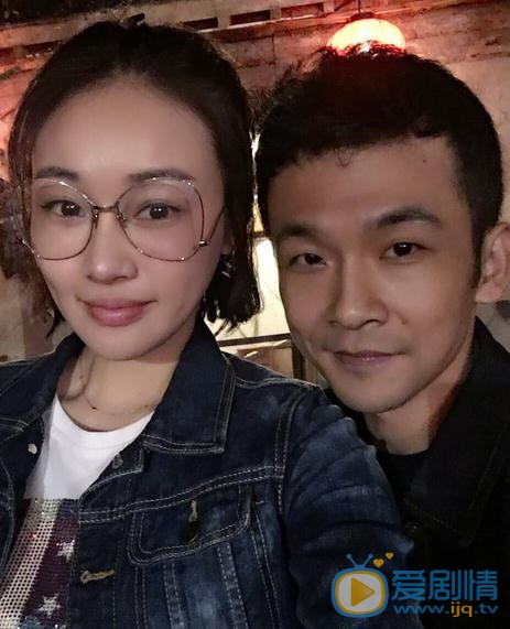 贾舒涵与人合照 贾舒涵高清写真_贾舒涵高清剧照