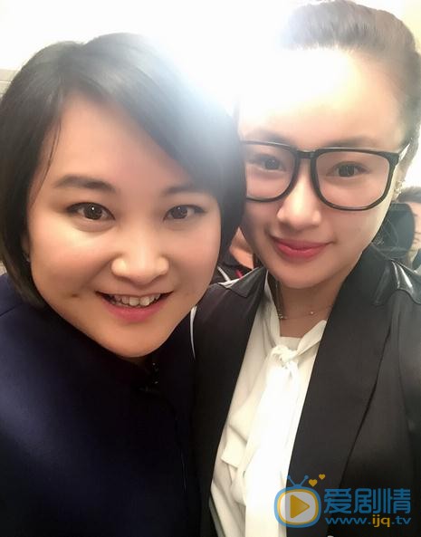 贾舒涵与人合照 贾舒涵高清写真_贾舒涵高清剧照