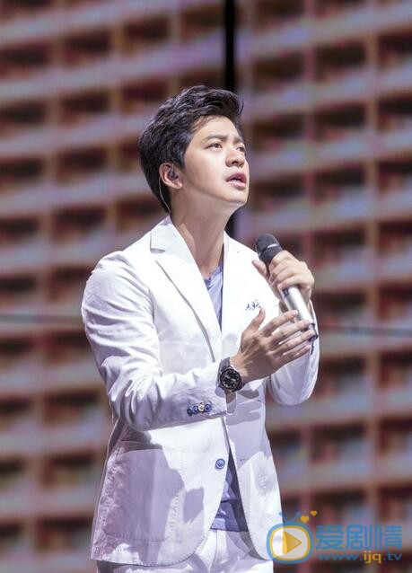李健工作唱歌照 李健高清写真_李健高清剧照