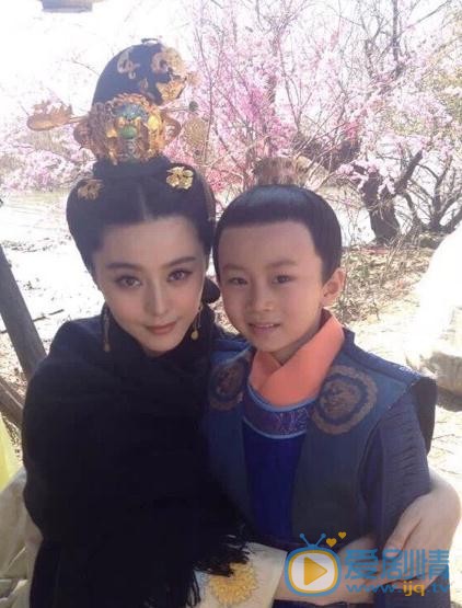 崔璨和明星合照 崔璨高清写真_崔璨高清剧照
