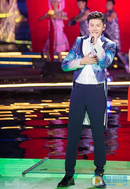 王嘉2017年春晚照 王嘉高清写真_王嘉高清剧照