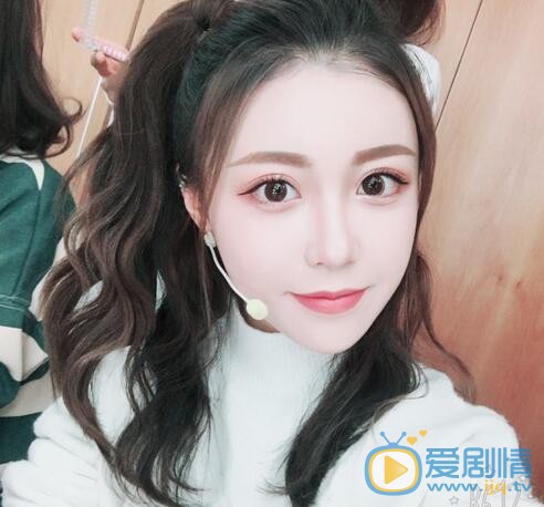 奇葩大会举牌的美女是谁？举牌美女牛聪聪个人资料介绍