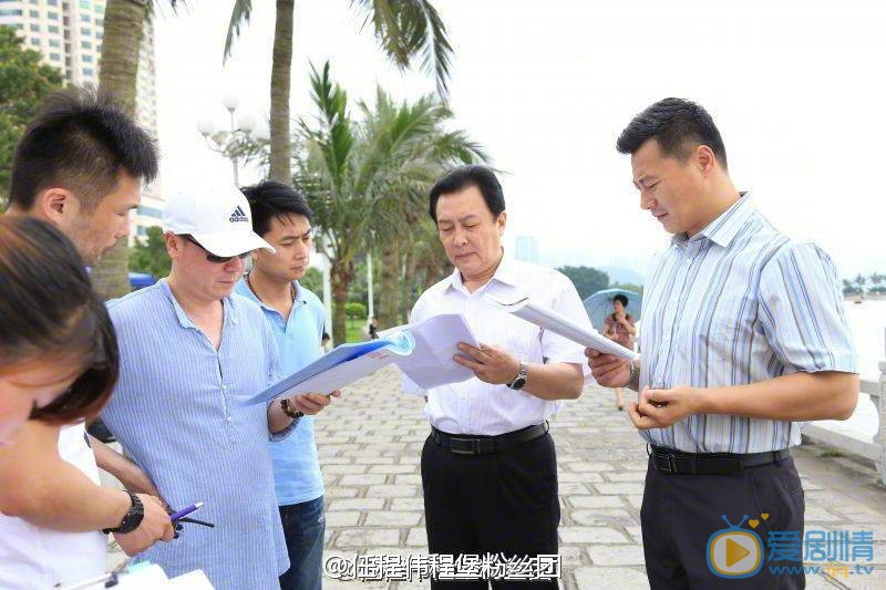 脊梁剧照