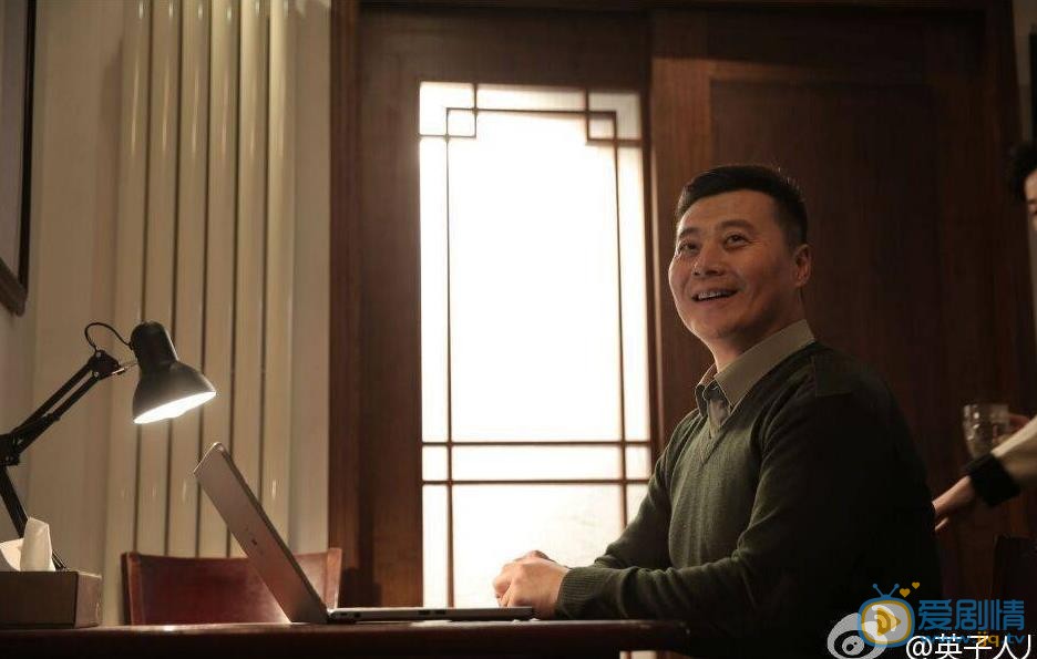 脊梁剧照
