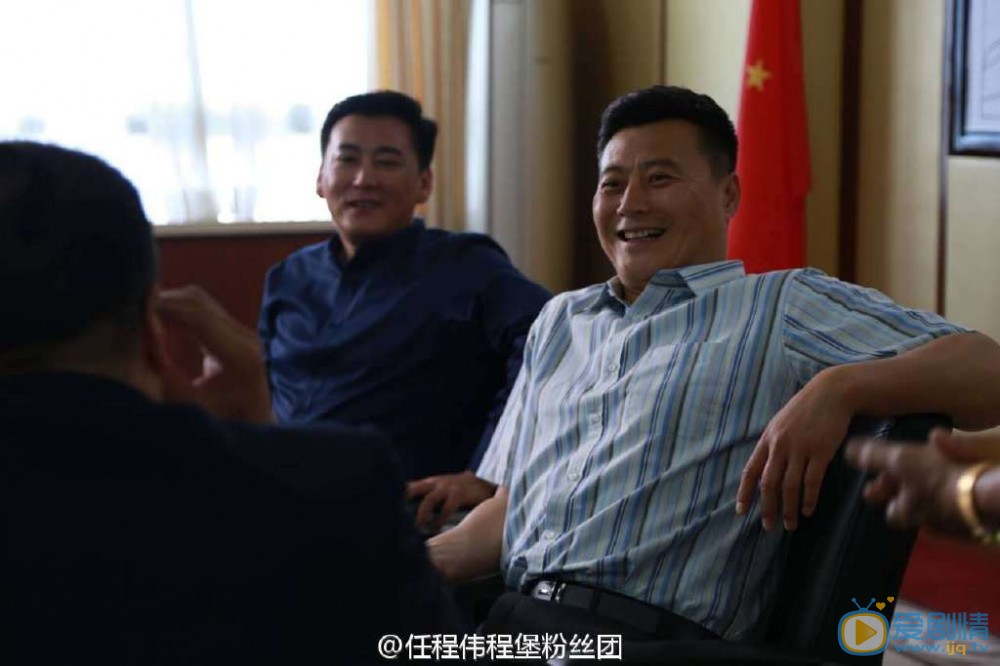 脊梁剧照