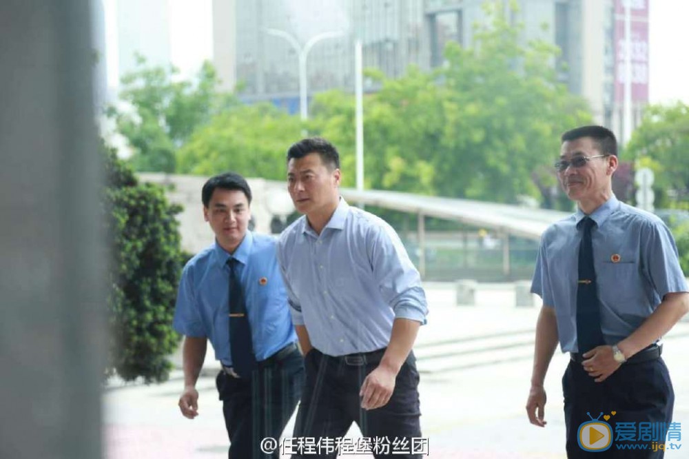 脊梁剧照