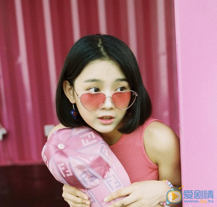 鲁照华粉色写真 鲁照华粉色写真