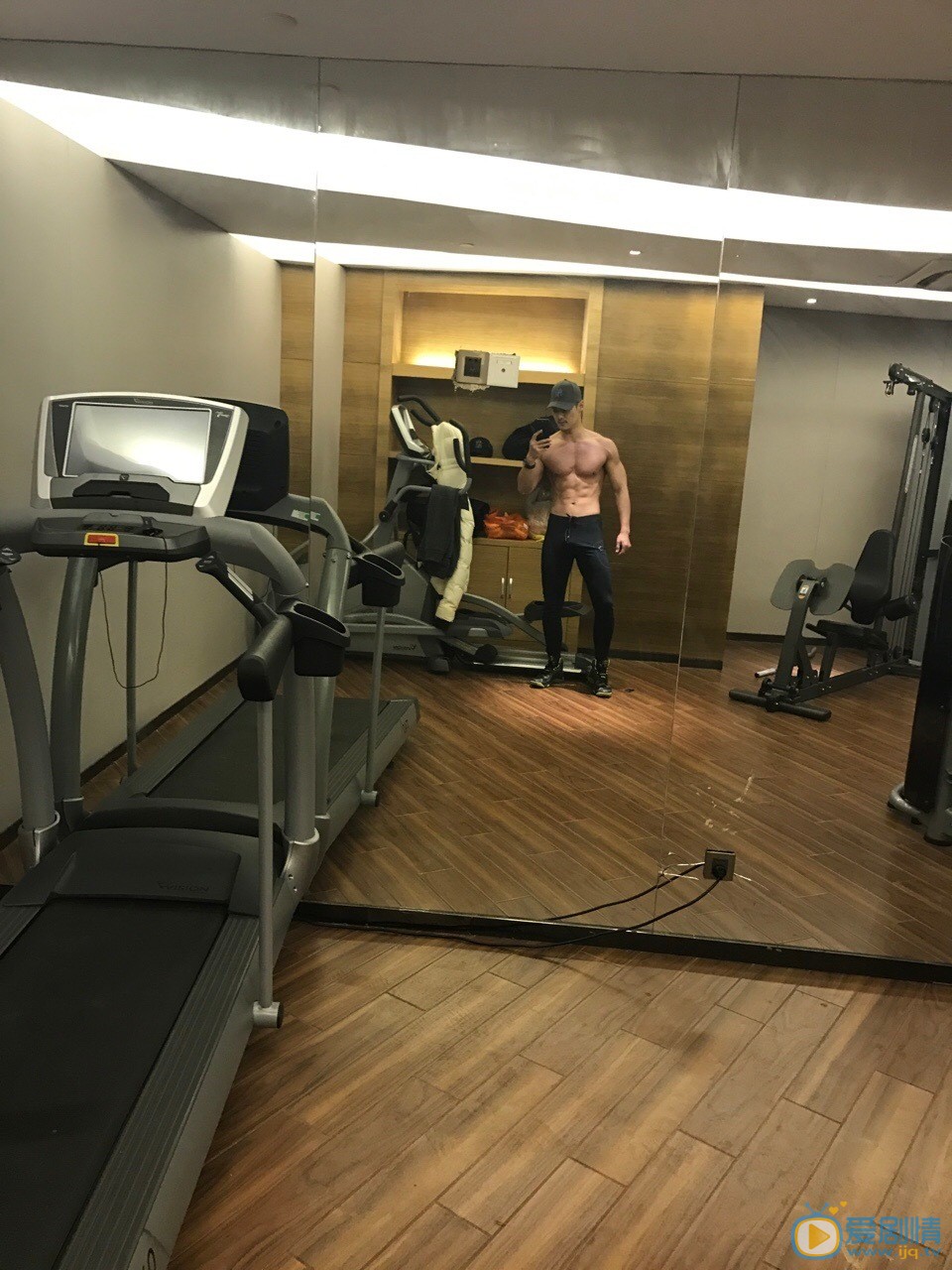 亓航健身运动写真 亓航高清写真_亓航高清剧照