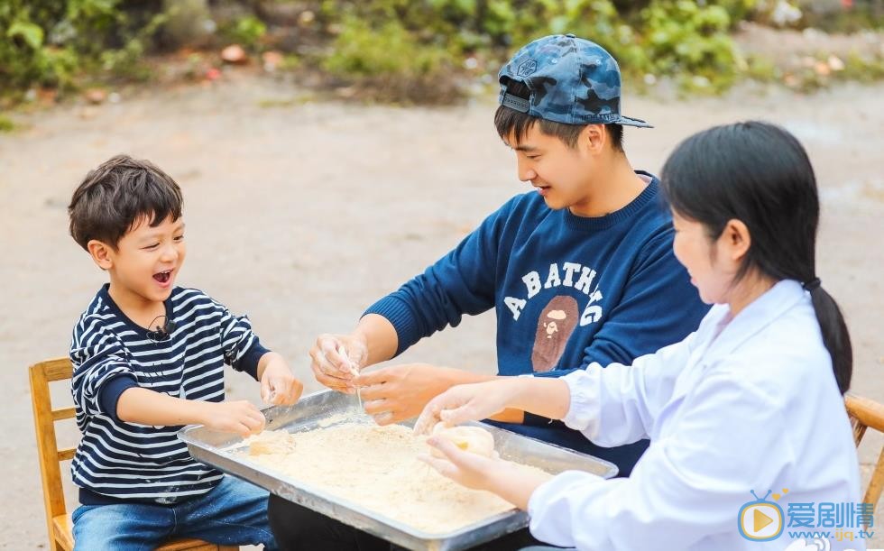 田亮《爸爸去哪儿》节目照 田亮高清写真_田亮高清剧照