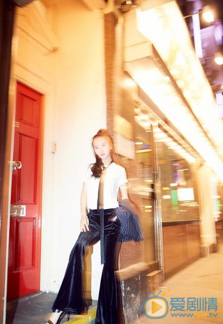 高洋夜色街拍 高洋高清写真_高洋高清剧照