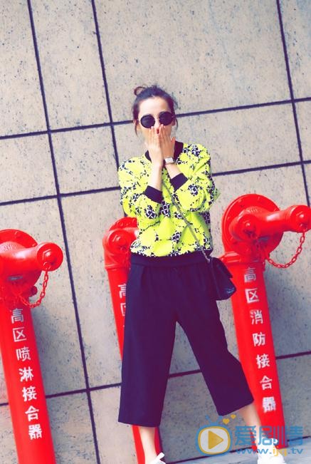 高洋休闲街拍 高洋高清写真_高洋高清剧照