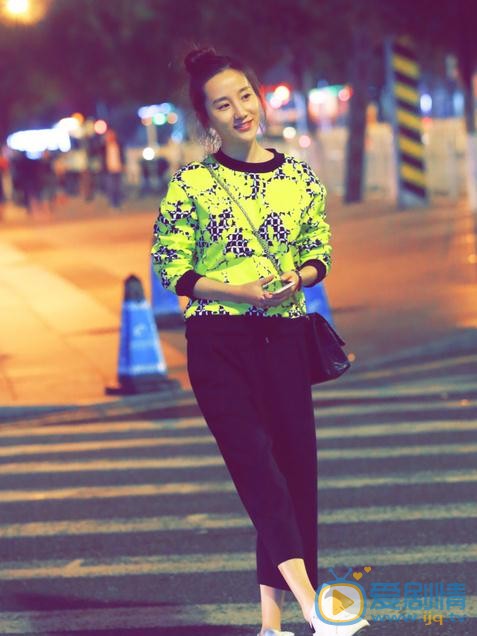 高洋休闲街拍 高洋高清写真_高洋高清剧照