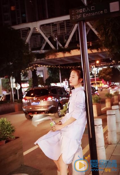 高洋夜色街拍 高洋高清写真_高洋高清剧照