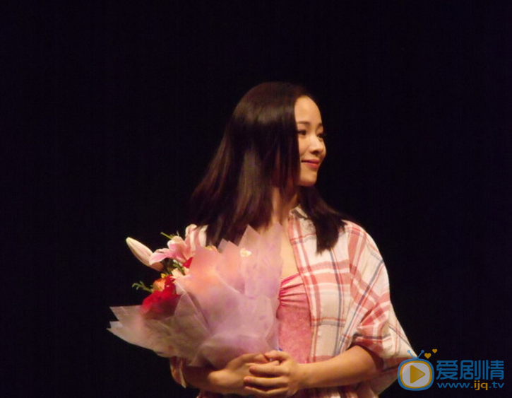 江一燕《七月与安生》话剧照 江一燕高清写真_江一燕高清剧照