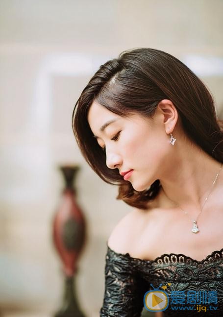 白茹街拍写真 白茹高清写真_白茹高清剧照