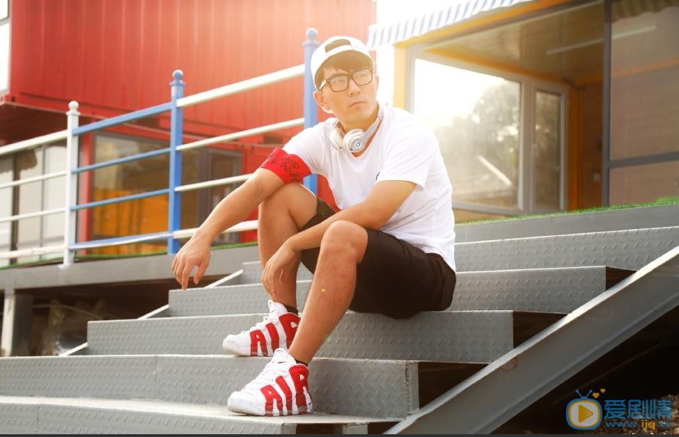 张宁江旅行街拍照 张宁江高清写真_张宁江高清剧照