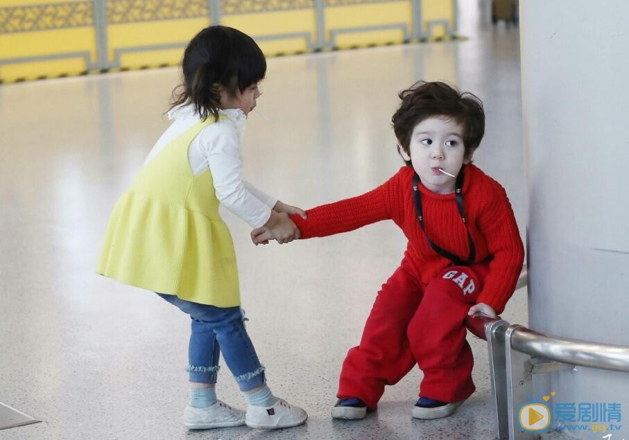 周嘉诚红衣萌照 周嘉诚高清写真_周嘉诚高清剧照